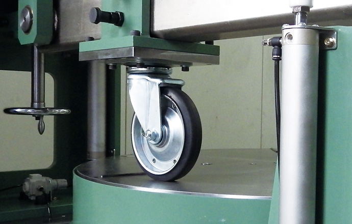 Lever type running performance testing machine