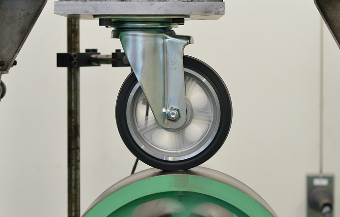 Direct driven type running performance testing machine